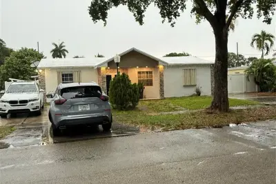 1031 NE 142nd St, North Miami: photo 1 of 32