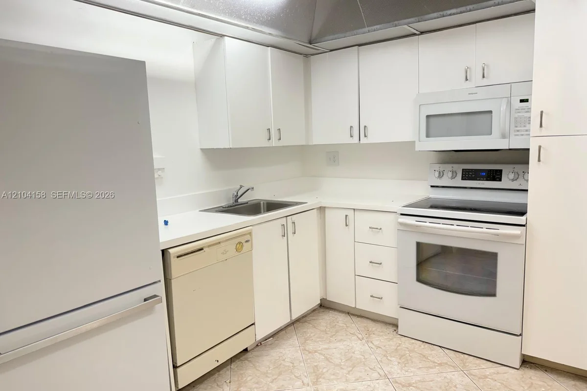 4304 NW 9th Ave #2-1C, Deerfield Beach: photo 1 of 12