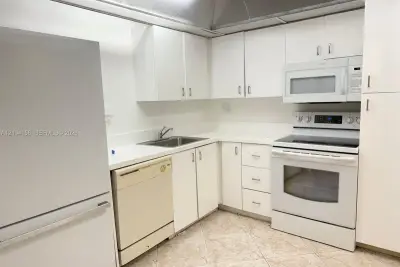 4304 NW 9th Ave #2-1C, Deerfield Beach: photo 1 of 12