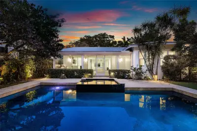 521 NE 8th Ave, Fort Lauderdale: photo 1 of 57