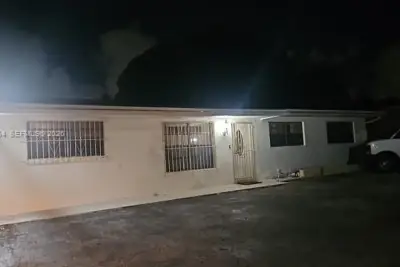 4621 SW 104th Ct, Miami: photo 1 of 1