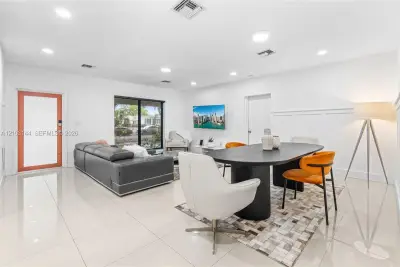 1195 NE 147th St, North Miami: photo 1 of 43