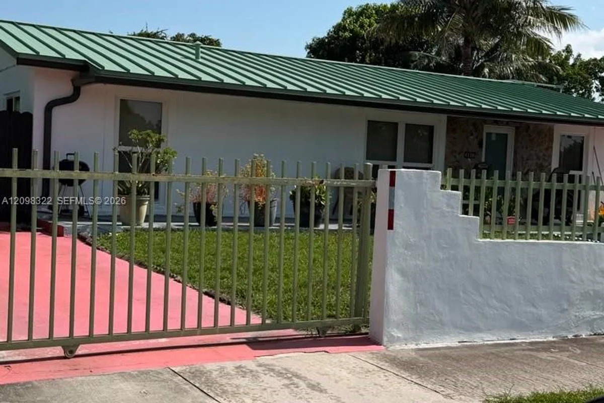 4330 NW 203rd Ter #B, Miami Gardens: photo 1 of 11