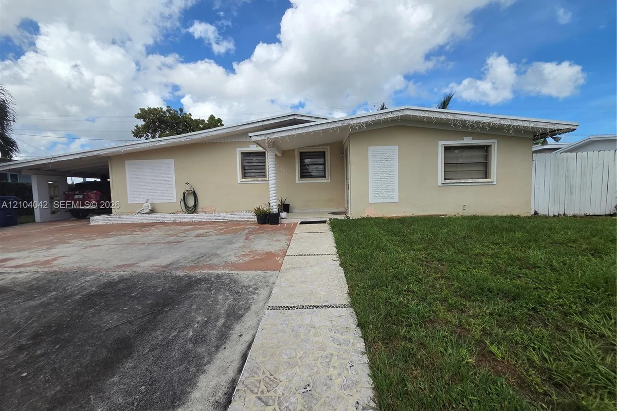 11761 SW 173rd St, Miami: photo 1 of 2