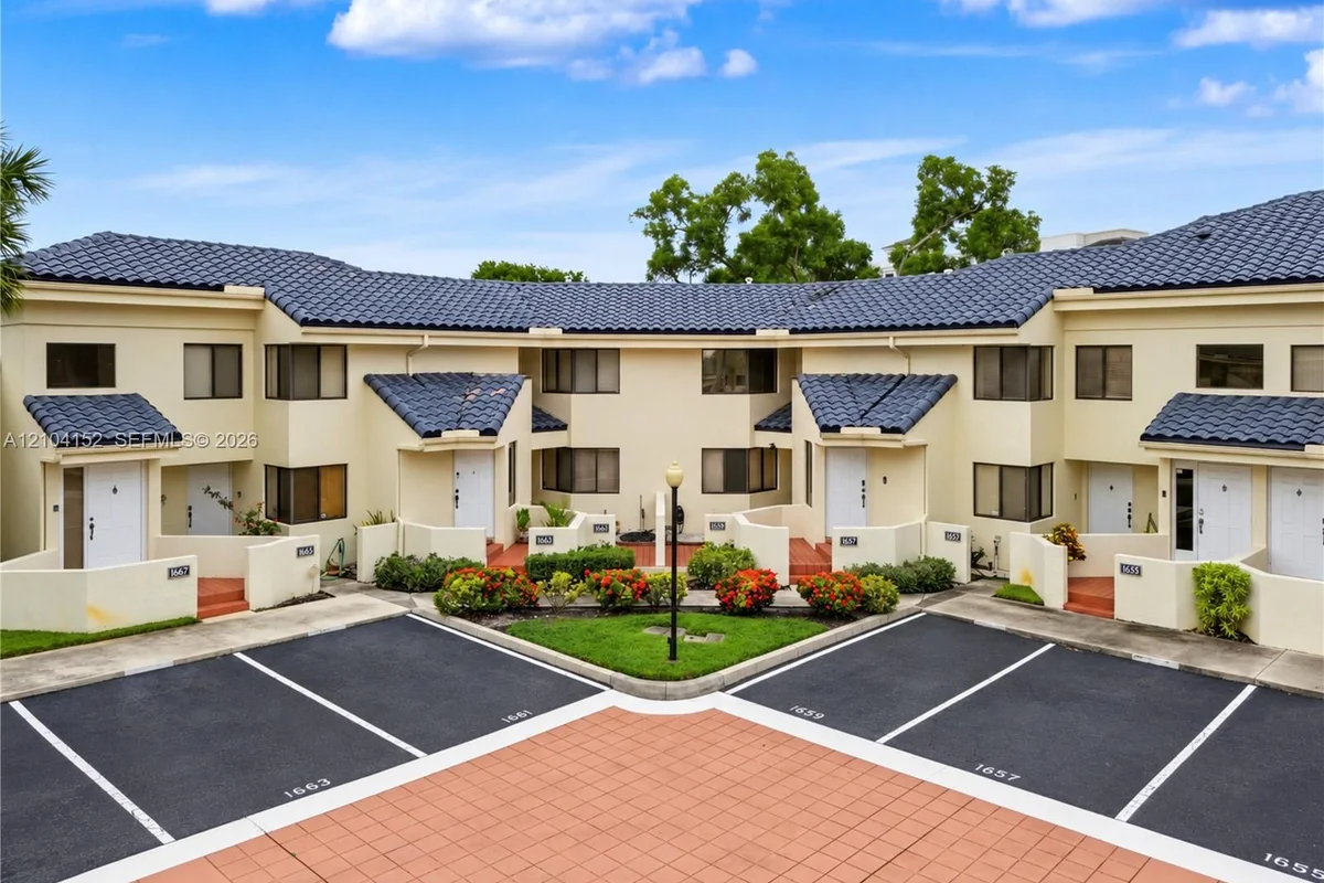1657 NW 81st Way, Plantation: photo 1 of 30