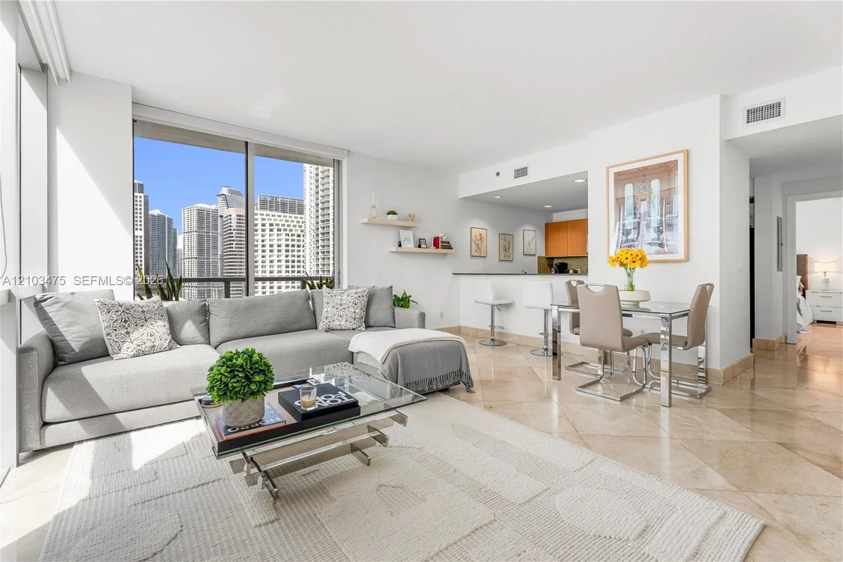 1060 Brickell Ave #2117, Miami: photo 1 of 20