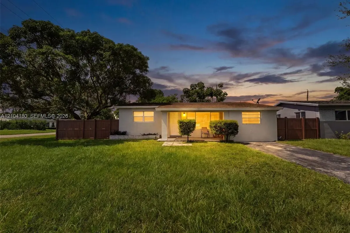 2440 Largo Dr, Miramar: photo 1 of 31