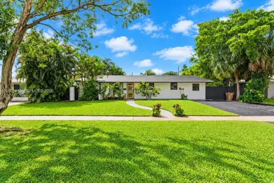 590 NW 38th Pl, Deerfield Beach: photo 1 of 54