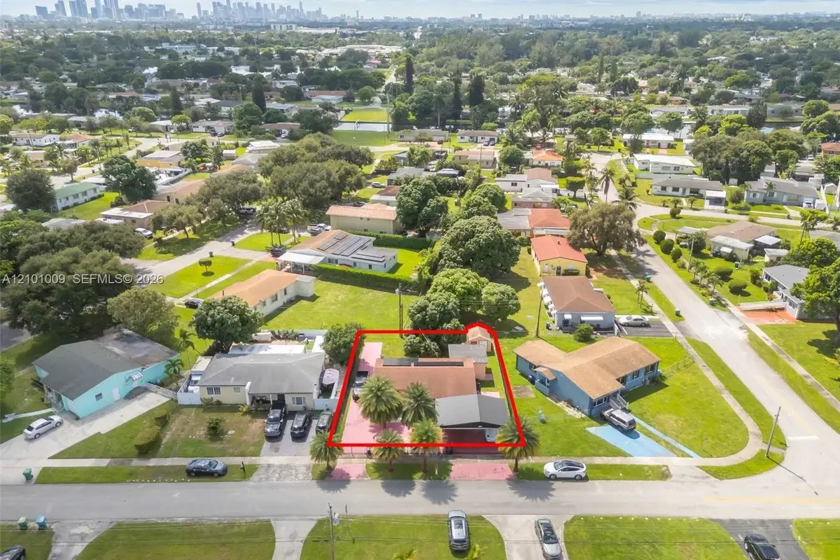 1220 NW 91st St, Miami: photo 1 of 11