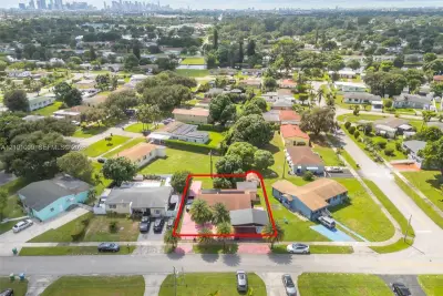1220 NW 91st St, Miami: photo 1 of 11