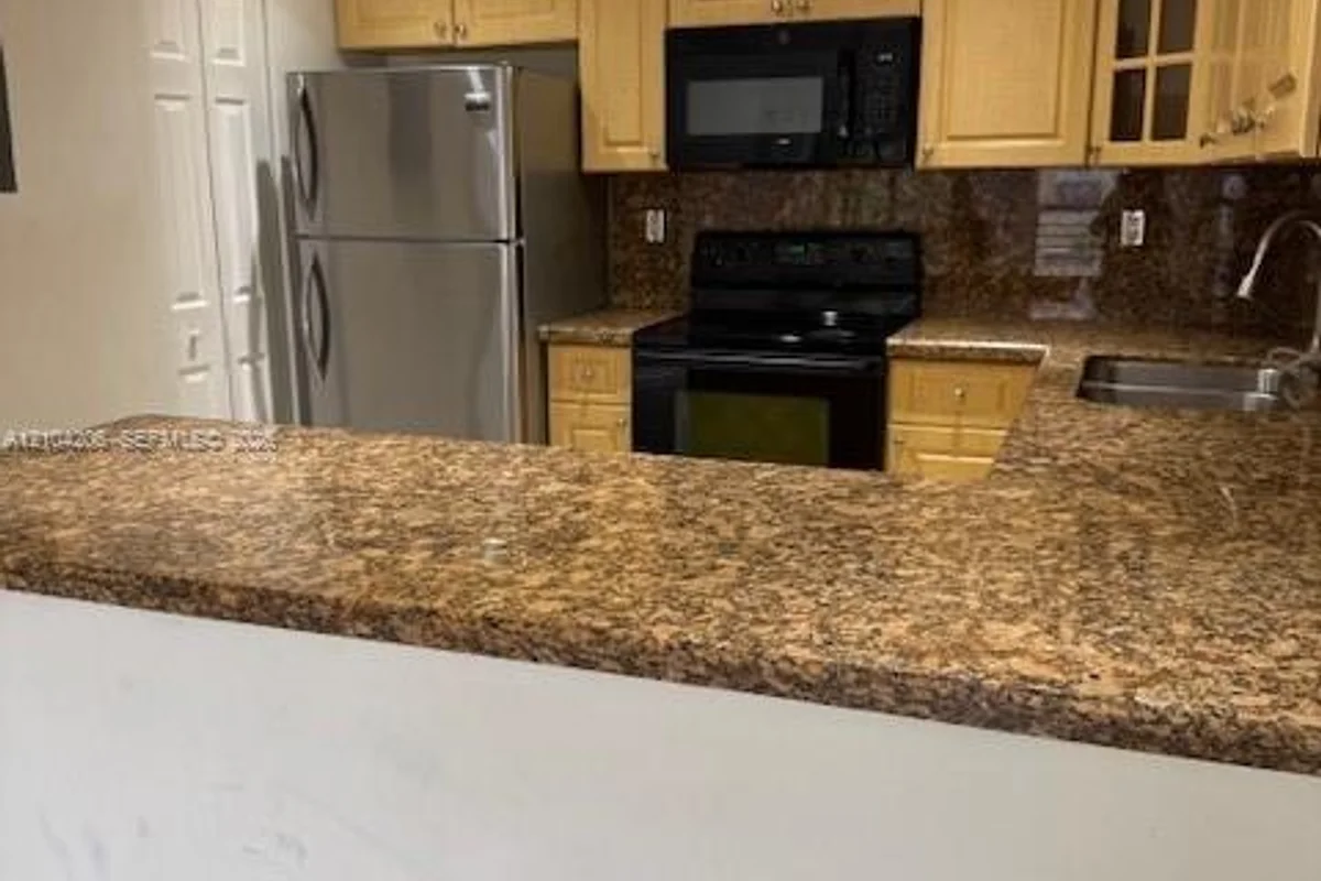 Condo in Miami: photo 1 of 17