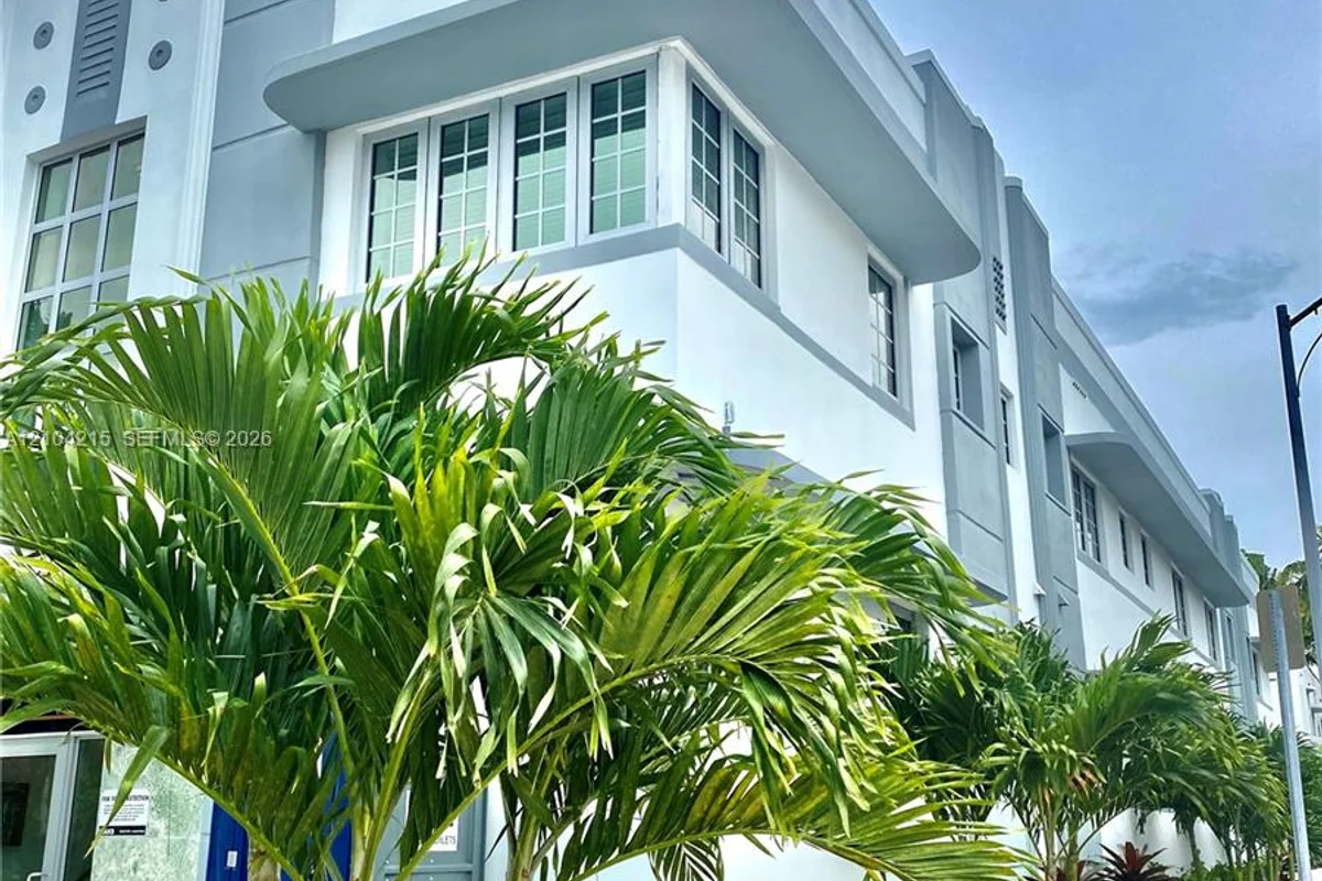 1201 Pennsylvania Ave #107, Miami Beach: photo 1 of 6