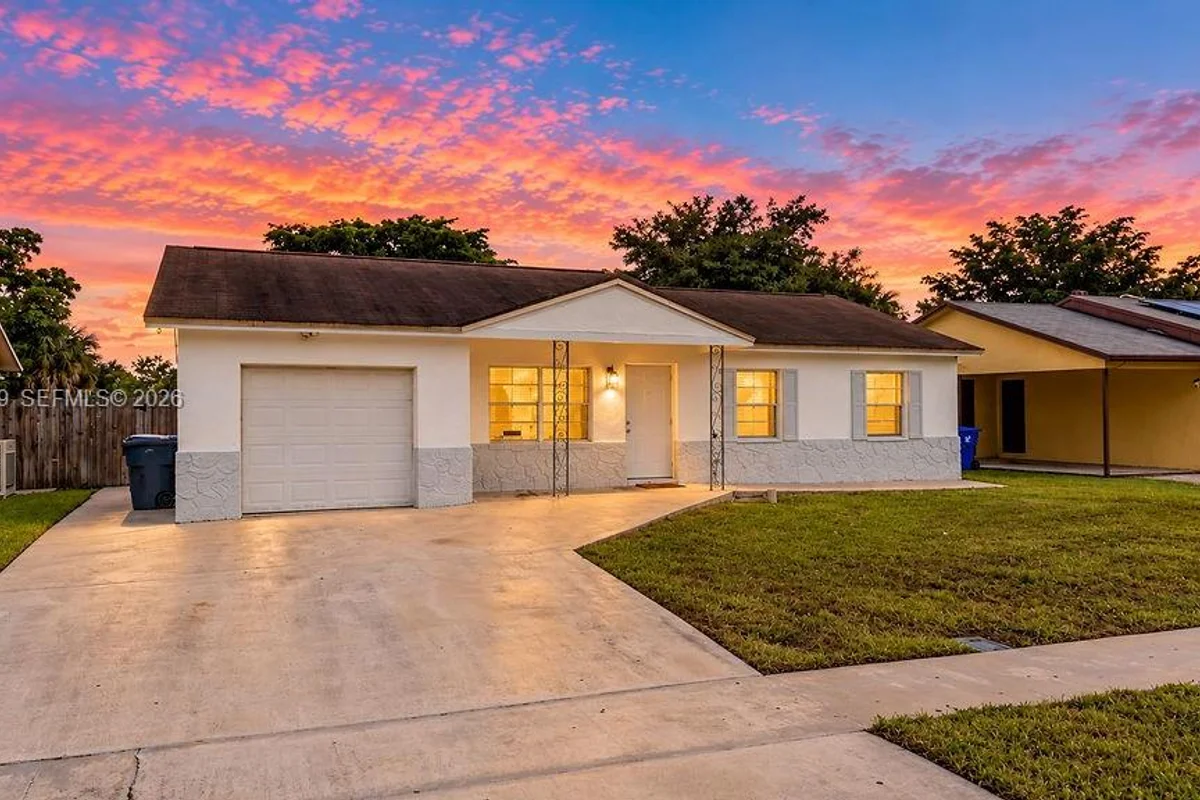 405 SW 78th Ter, North Lauderdale: photo 1 of 22