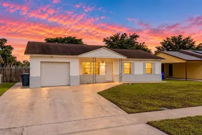 405 SW 78th Ter, North Lauderdale: photo 1 of 22