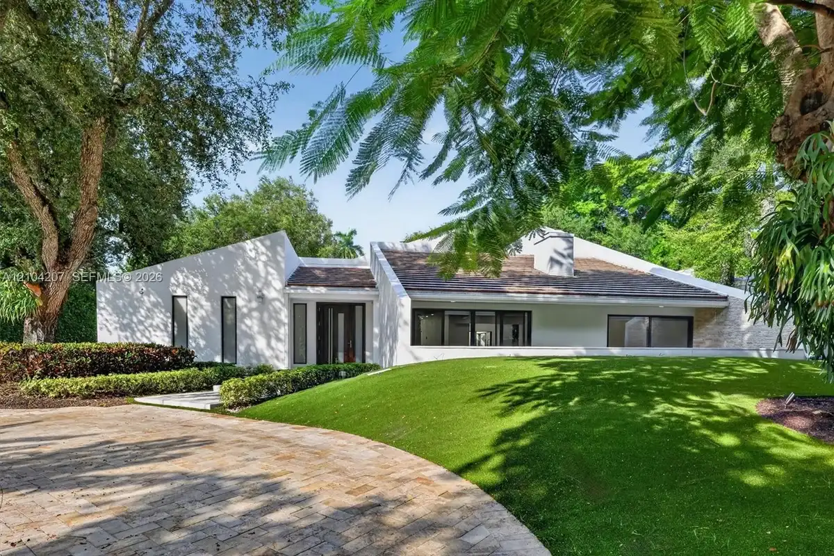 7001 Robles St, Coral Gables: photo 1 of 83