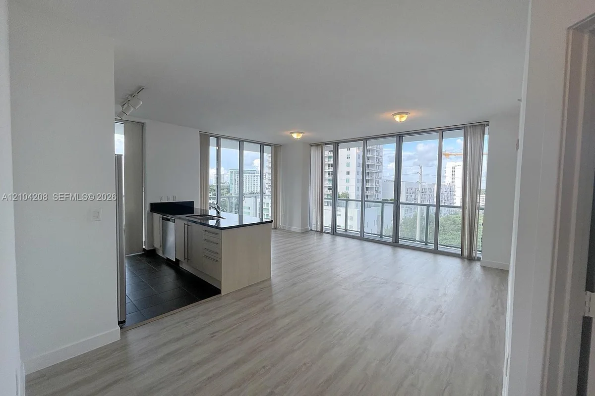 79 SW 12th St #1001-S, Miami: photo 1 of 9
