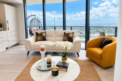 55 SW 9th St #3308, Miami: photo 1 of 27