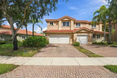 5643 NW 125th Ave, Coral Springs: photo 1 of 32