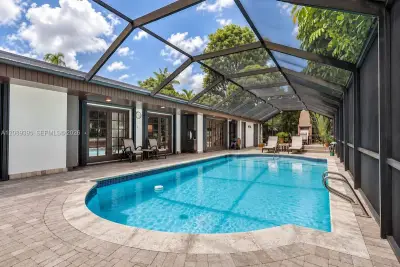 8115 SW 92nd Ct, Miami: photo 1 of 25