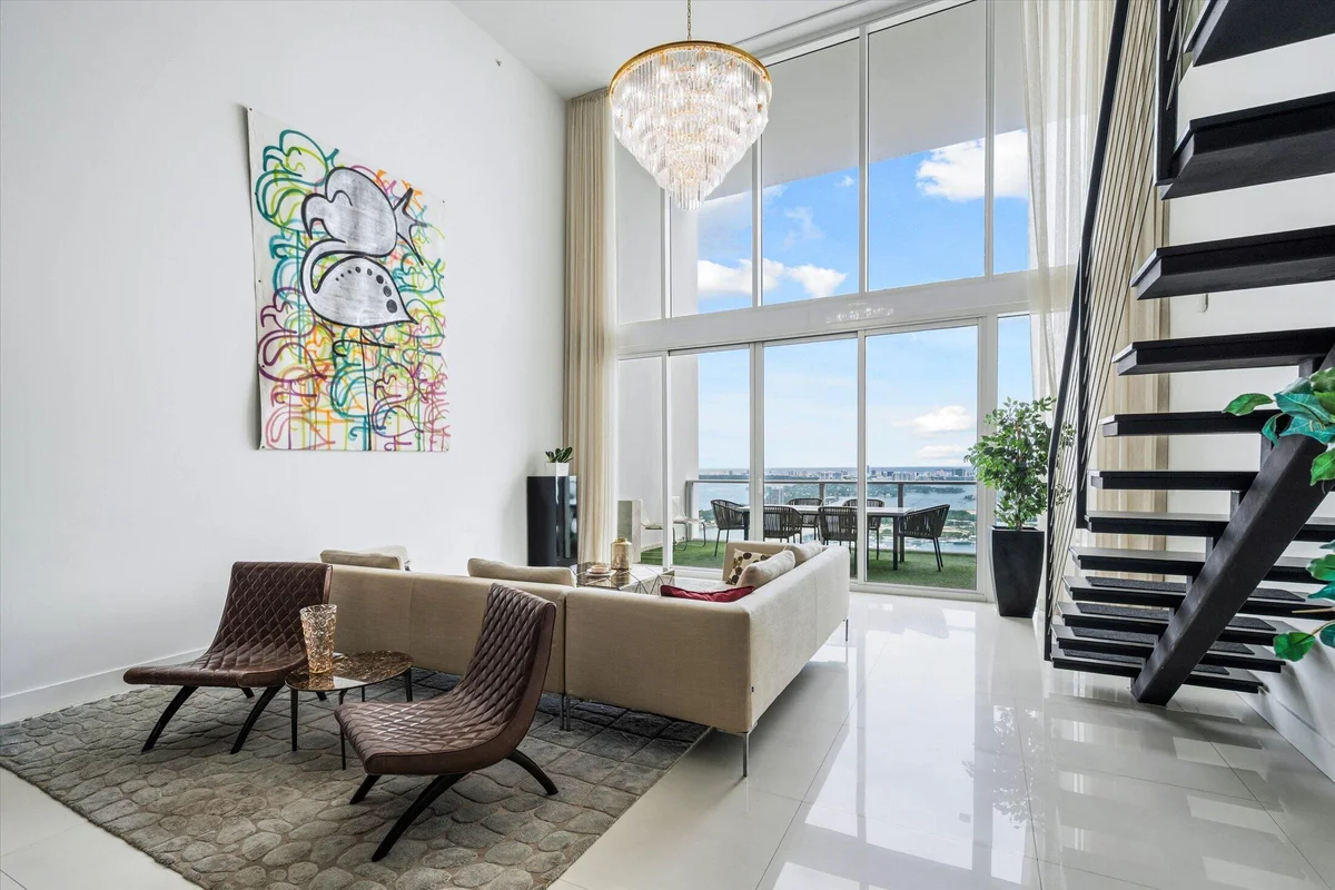 1040 Biscayne Blvd #4202, Miami: photo 1 of 37