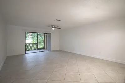 1303 Lakeview Dr E, Royal Palm Beach: photo 1 of 1