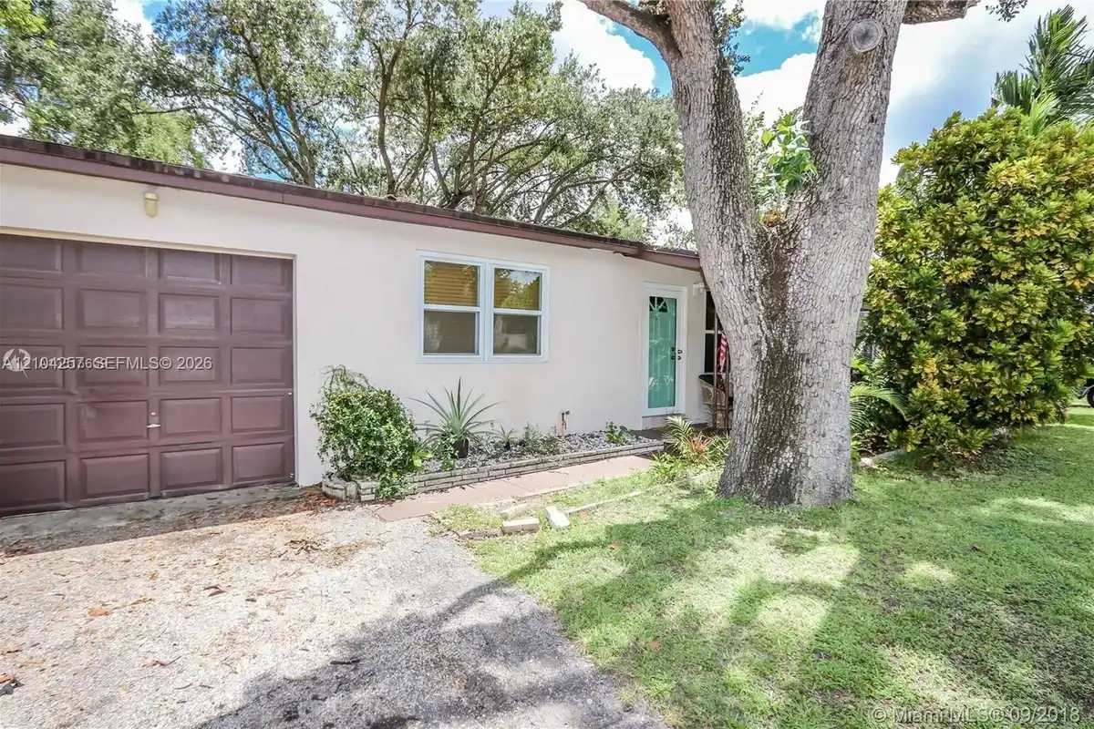 2274 SW 44th St, Fort Lauderdale: photo 1 of 6