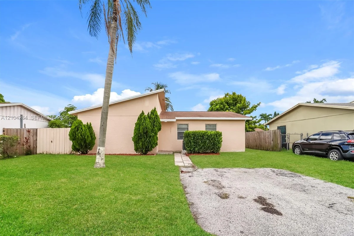 7701 SW 7th Ct, North Lauderdale: photo 1 of 16
