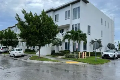 6415 NW 102nd Path #107, Doral: photo 1 of 23