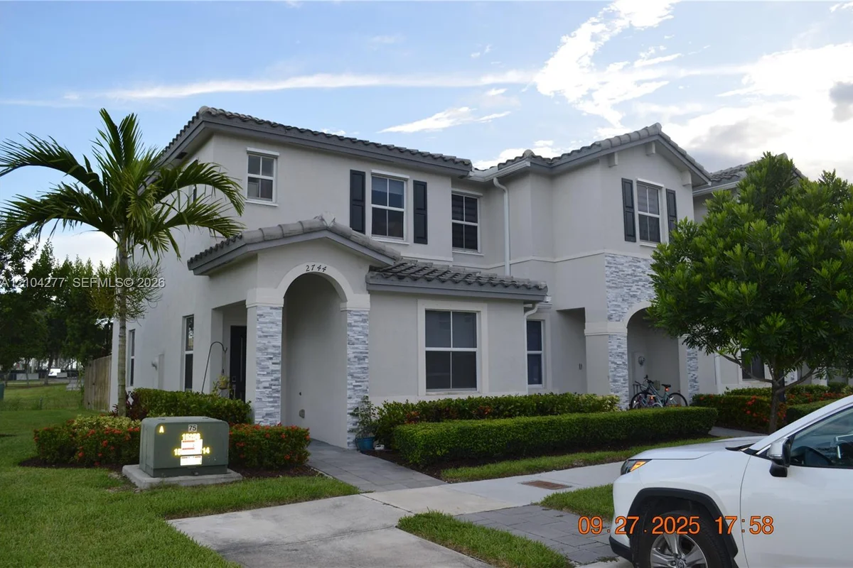 2744 SE 19th St, Homestead: photo 1 of 29