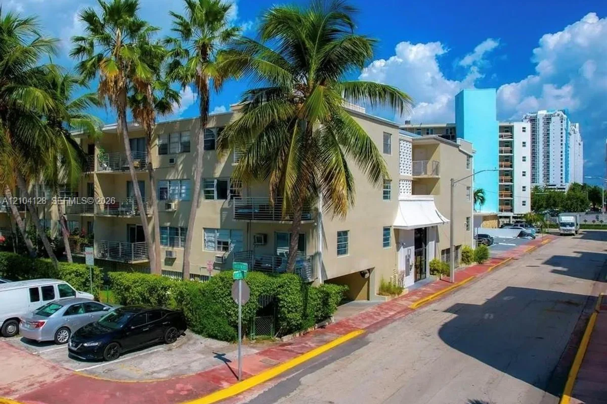 1441 Lincoln Rd #207, Miami Beach: photo 1 of 33