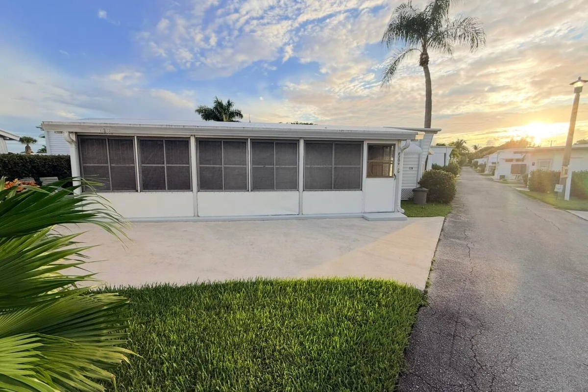 209 E Eagle Dr #E, Boynton Beach: photo 1 of 35