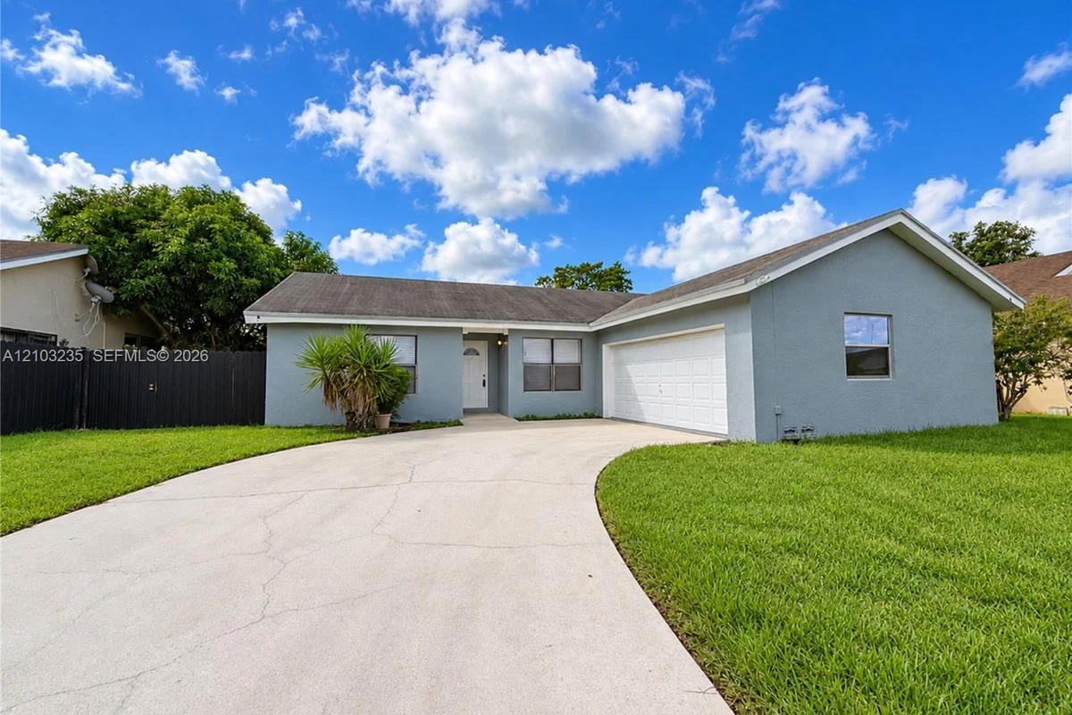 11220 SW 159th St, Miami: photo 1 of 2