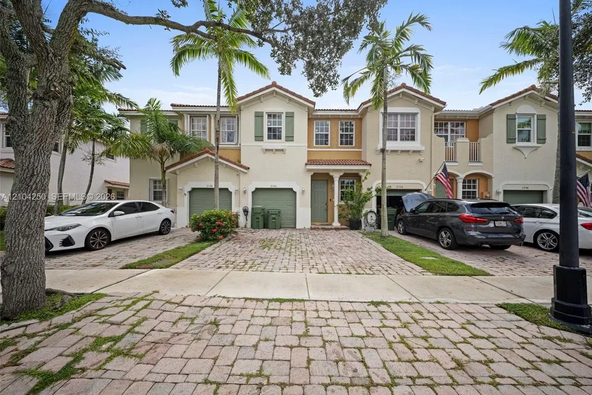 2104 NE 3rd Ct, Homestead: photo 1 of 33