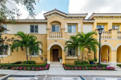 8922 SW 19th St, Miramar: photo 1 of 60
