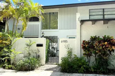 6985 SW 110th Pl, Miami: photo 1 of 30