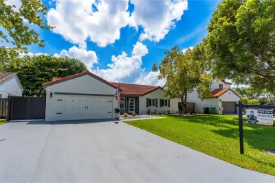 17601 SW 138th Ct, Miami: photo 1 of 18
