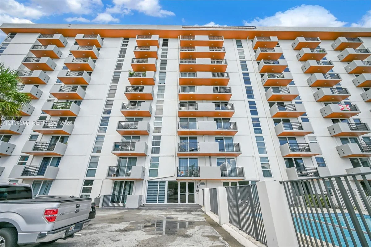 2075 NE 164th St #510, North Miami Beach: photo 1 of 41