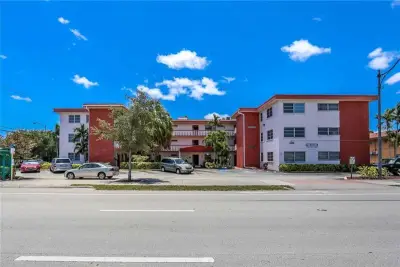 4800 Hollywood Blvd #1F, Hollywood: photo 1 of 27