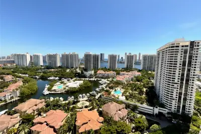1000 W Island Blvd #2707, Aventura: photo 1 of 30