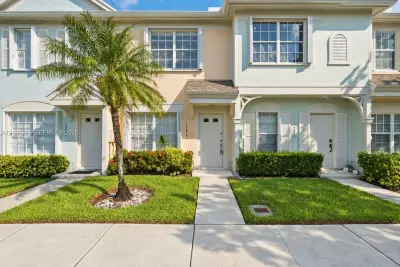 16679 Hemingway Dr, Weston: photo 1 of 25