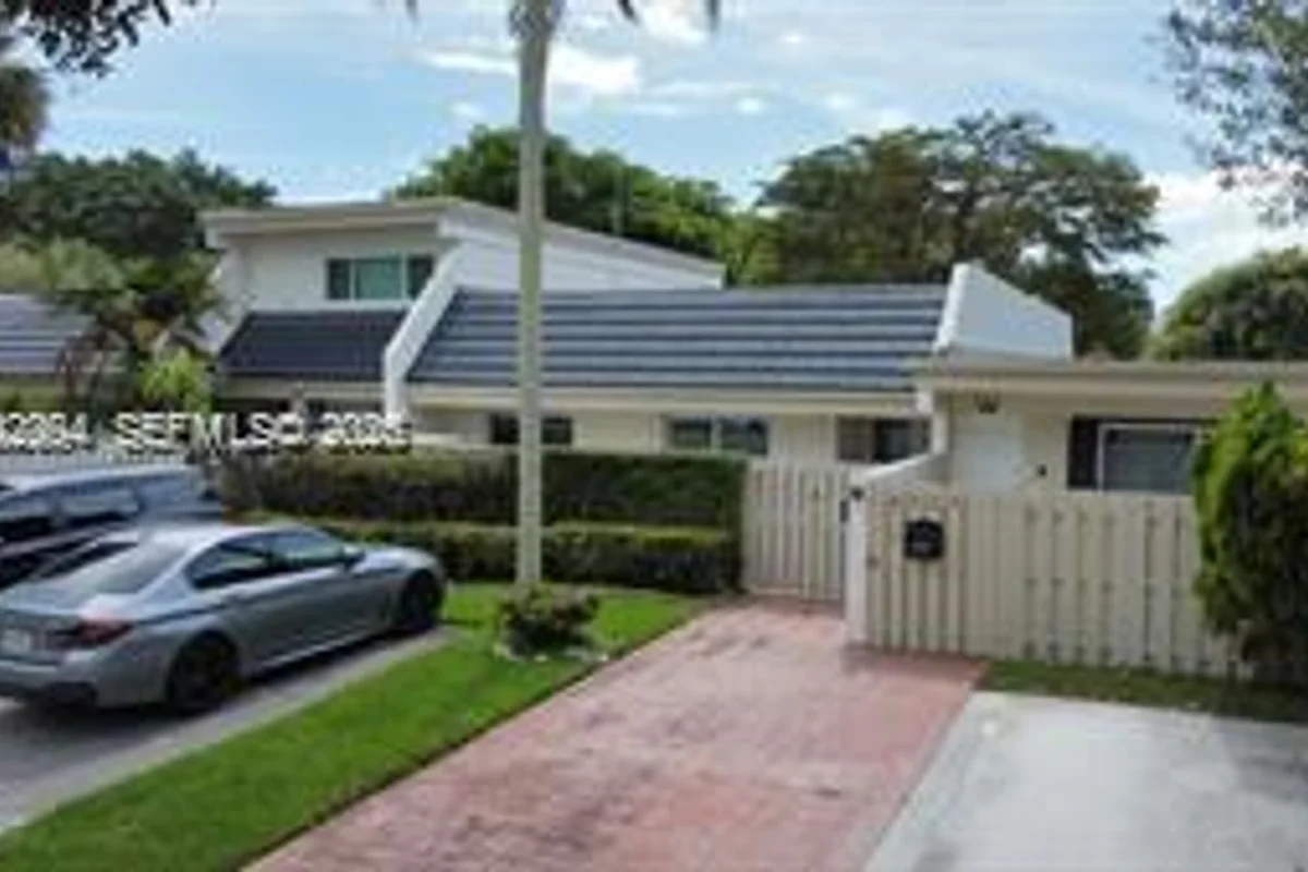 8232 SW 81st Ter, Miami: photo 1 of 38