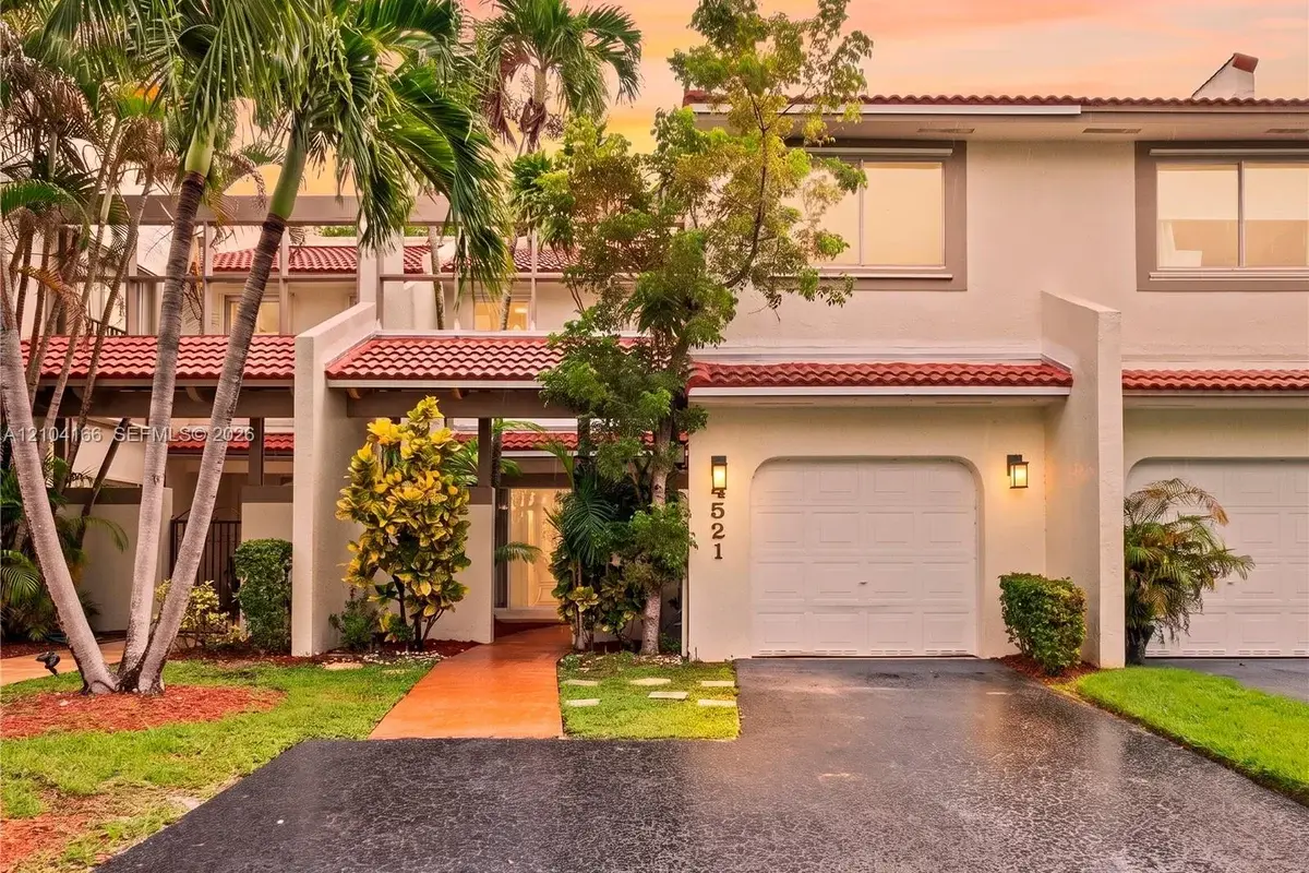 4521 NW 102nd Ct, Doral: photo 1 of 39