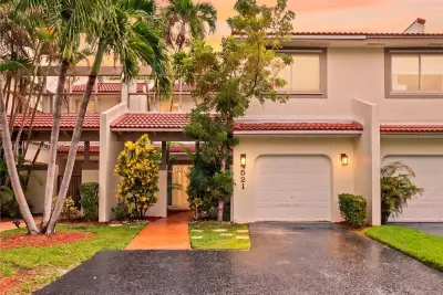 4521 NW 102nd Ct, Doral: photo 1 of 39