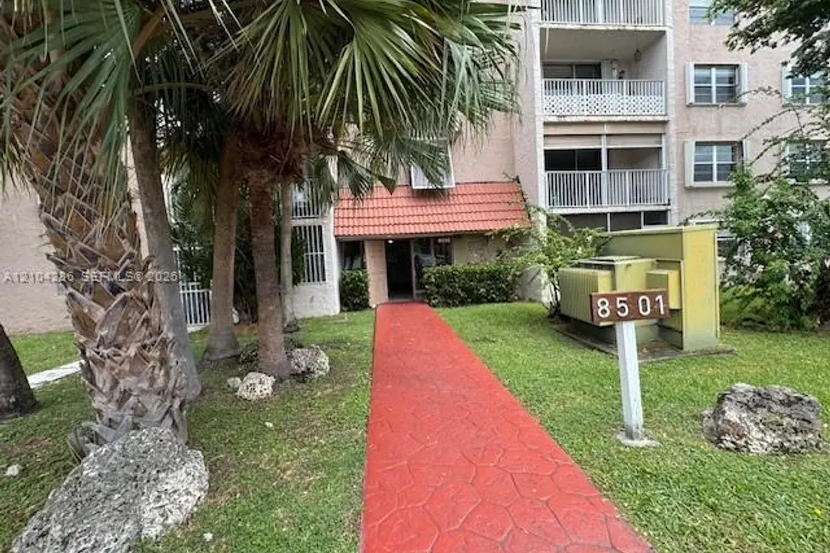 8501 NW 8th St #206, Miami: photo 1 of 18