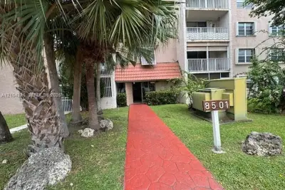 8501 NW 8th St #206, Miami: photo 1 of 18