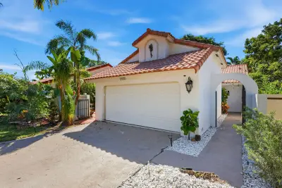 2230 NW 14th St, Delray Beach: photo 1 of 58