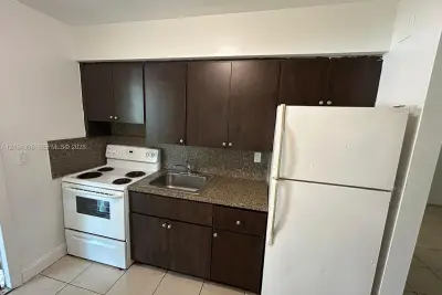 1710 Roosevelt St #1A, Hollywood: photo 1 of 9