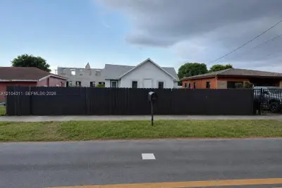 1296 NW 72nd St, Miami: photo 1 of 10