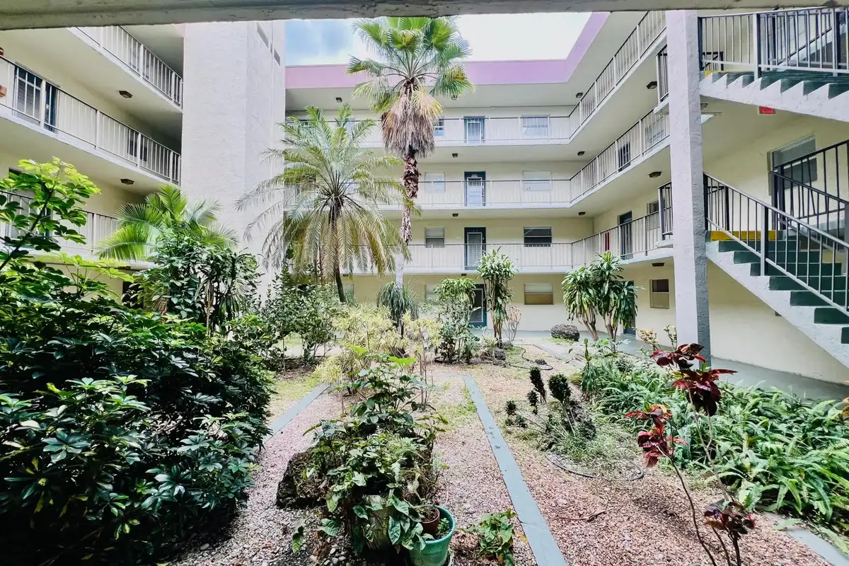 1800 SW 81st Ave #1116, North Lauderdale: photo 1 of 6