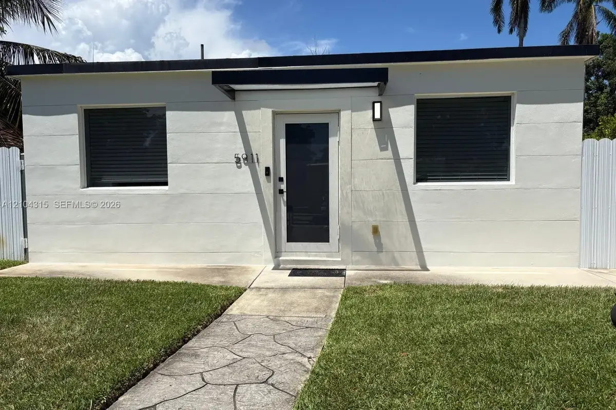 5911 SW 62nd Ter, South Miami: photo 1 of 28